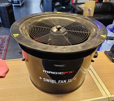 MagicFX XL Swirl Fan m/en pose konfettifjær  BRUKT